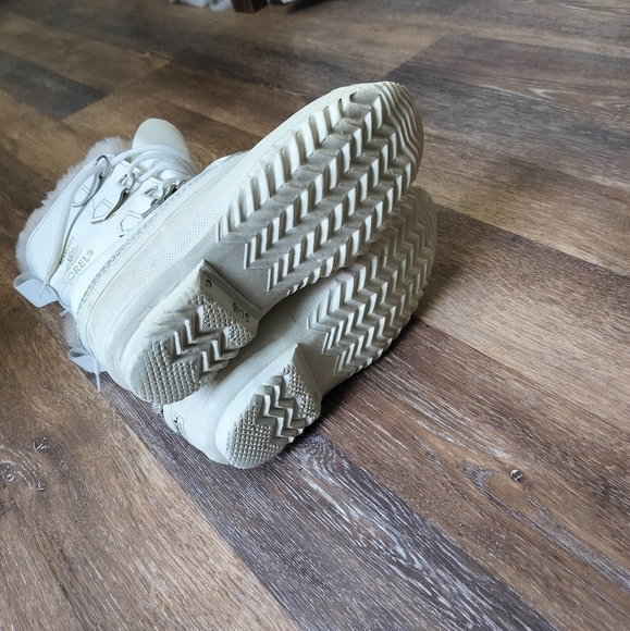 Sorel Kids Cream Boots with Fur Lining Size 8 - Picture 5 of 11